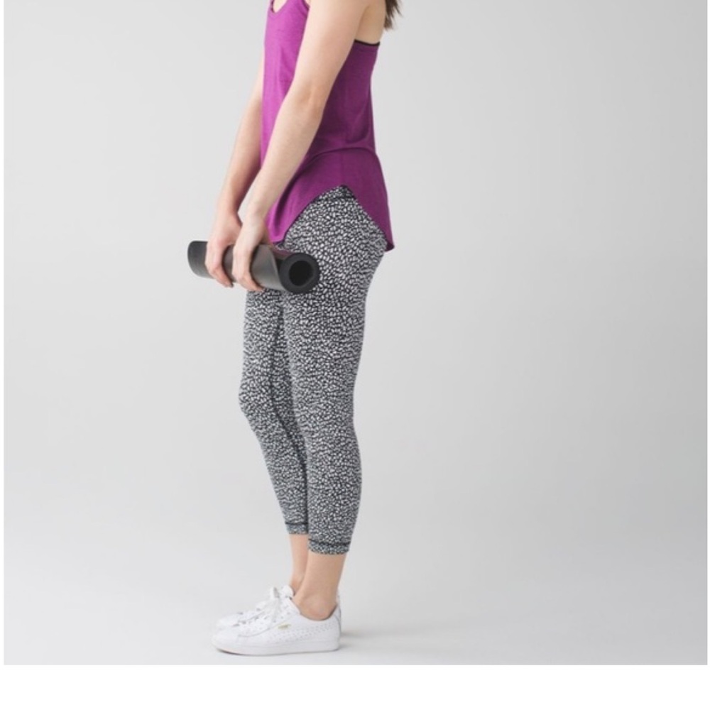 Lululemon Athletica Black & White Patterned Leggings - Picture 4 of 13